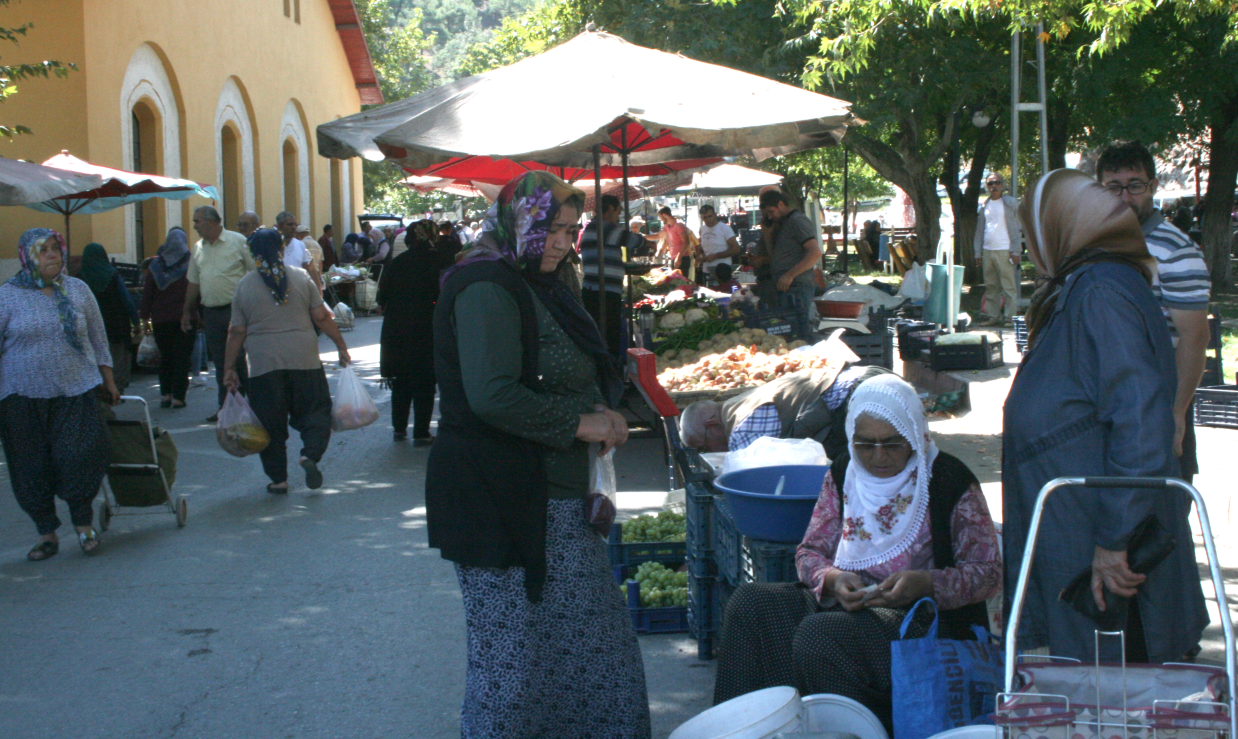 Pazarda “ DOYUMLUK” değil, “TADIMLIK” Alışveriş
