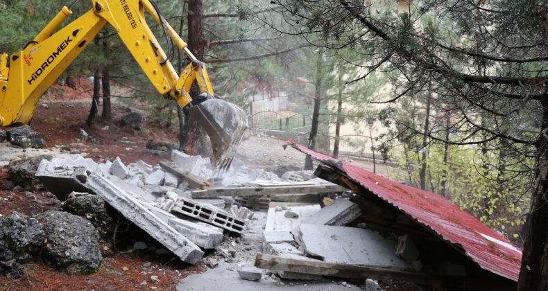 Pozantı Belediyesi Kaçak Yapılara Geçit Vermiyor