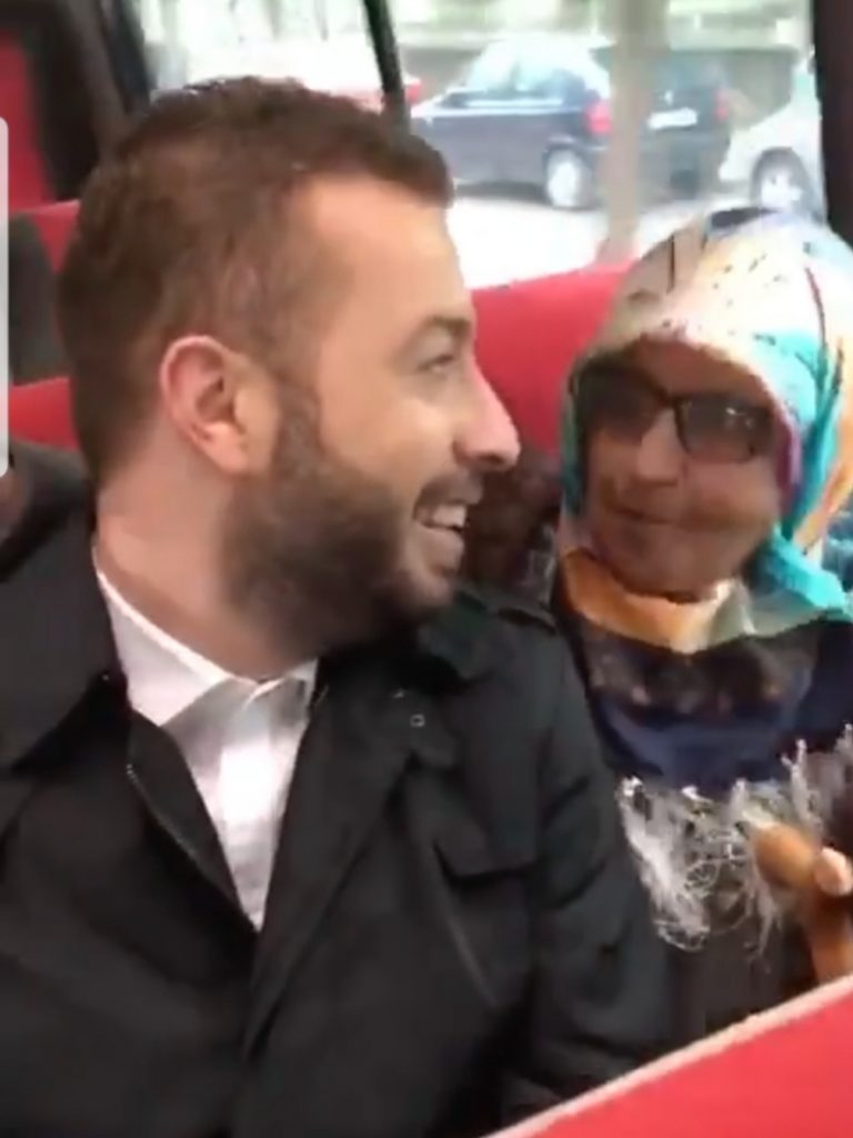 Başkan Aydar’ı dolmuşta görenler şaşkınlığını gizleyemedi
