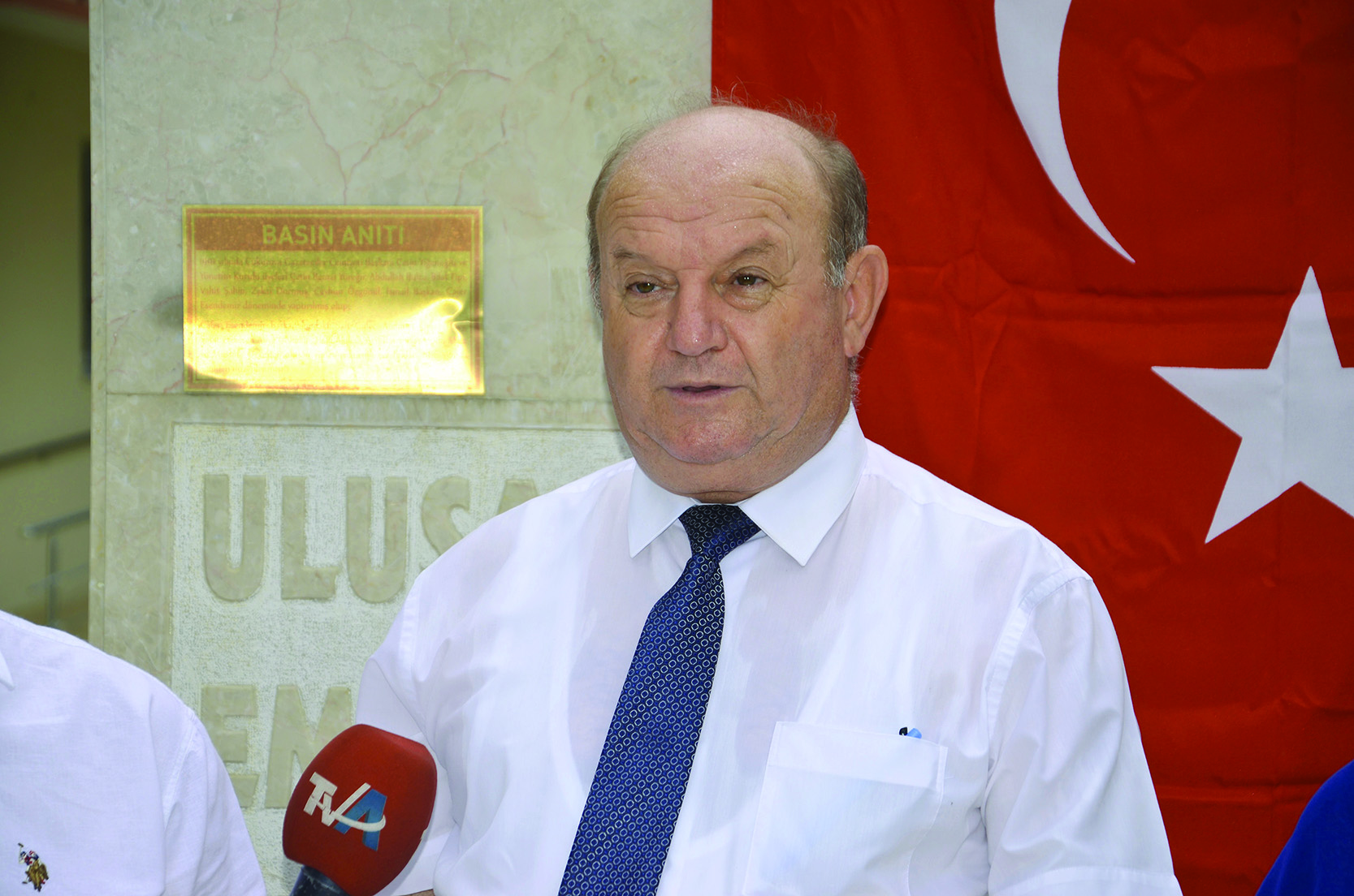 Esendemir: Basın sansürden kurtulmadıkça özgürlük hayal