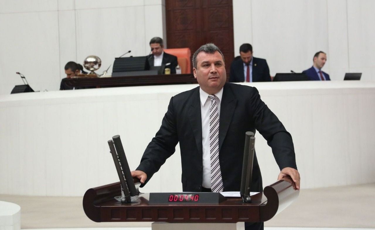 MHP’li Muharrem Varlı vatandaşa tercüman oldu