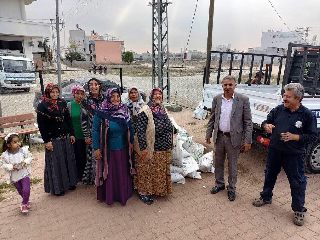 SEYHAN’DA KADIN ÇİFTÇİLERE KOMPOST DESTEĞİ
