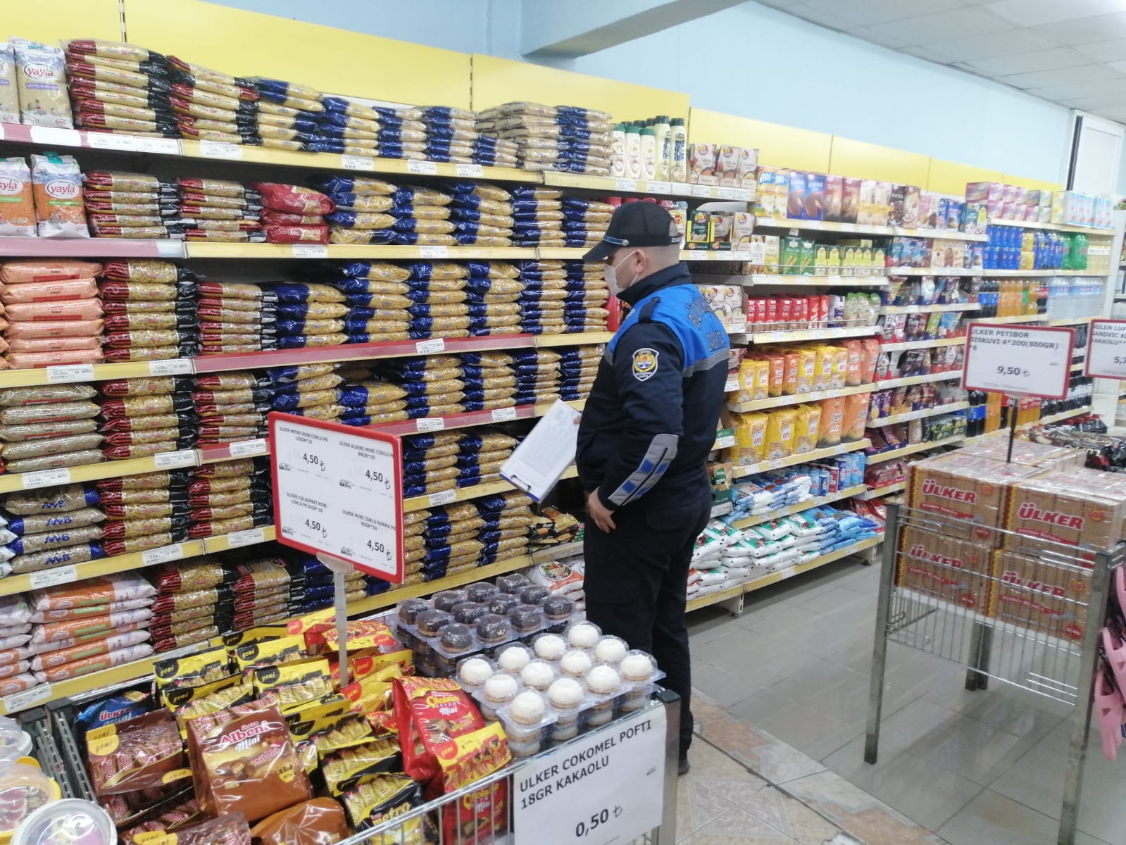 Büyükşehir Zabıtası yeni yıl öncesi denetimlerini sıklaştırdı