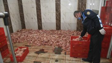 Adana’da 2 ton sağlıksız tavuk etine el konuldu