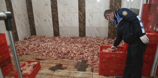 Adana’da 2 ton sağlıksız tavuk etine el konuldu