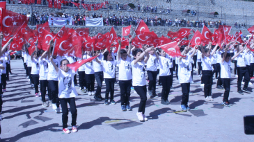 23 NİSAN’DA ATATÜRK’LE ŞAHLANDIK