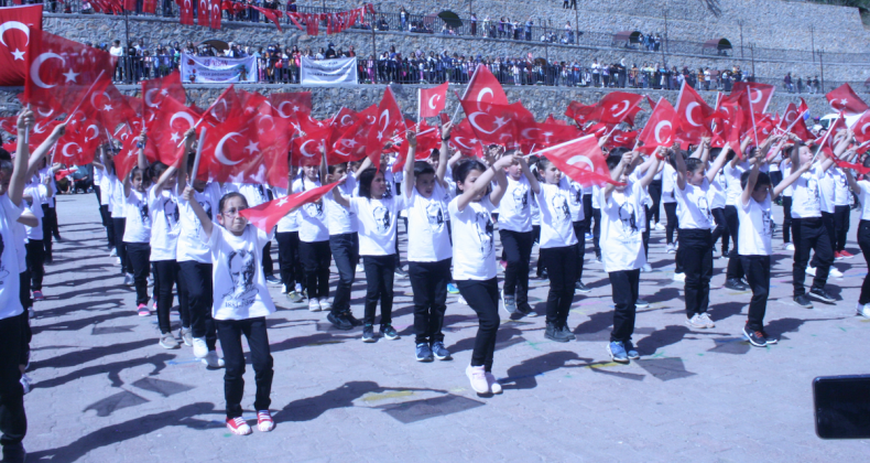 23 NİSAN’DA ATATÜRK’LE ŞAHLANDIK
