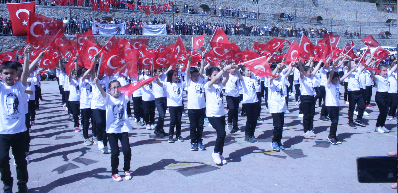 23 NİSAN’DA ATATÜRK’LE ŞAHLANDIK