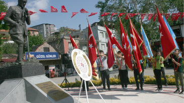 ÜLKEMİZDE MEYDANLARDA POZANTI’DA KAPALI SPOR SALONUNDA KUTLANDI