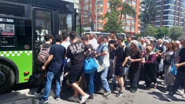 POZANTI’LI BAŞKAN KARALAR’DAN ÜÇÜNCÜ OTOBÜSÜ İSTİYOR.