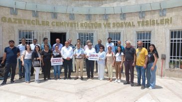 SANSÜR YASASINA GAZETECİLERDEN TEPKİ