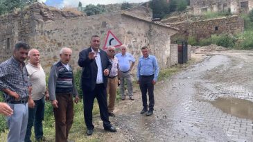 Göletten sızan sular, evlerin tabanından çıkıyor.