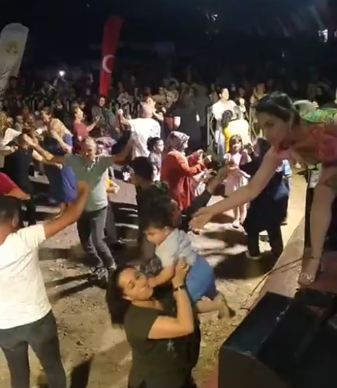 “VUR PATLASIN… ÇAL OYNASIN…”