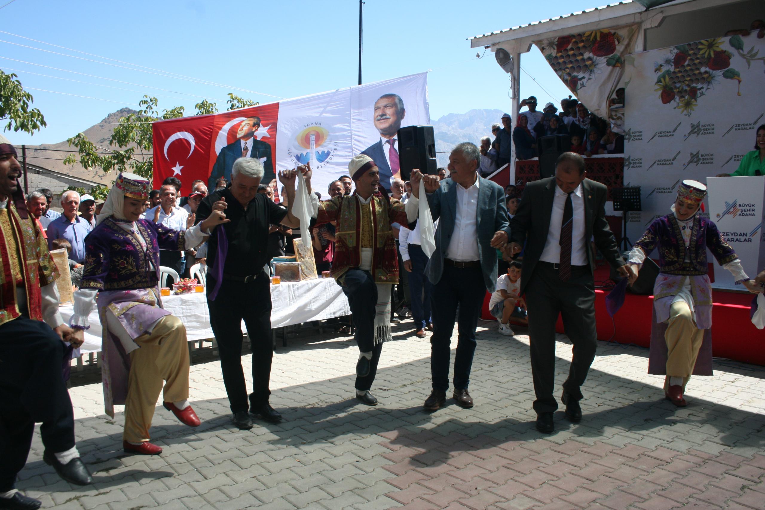 KARALAR POZANTI’YI HİZMET YOLU YAPTI