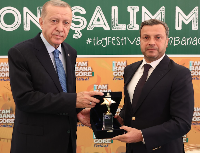 YÜREĞİR’İN GENÇLİK PROJESİNE CUMHURBAŞKANINDAN ÖDÜL