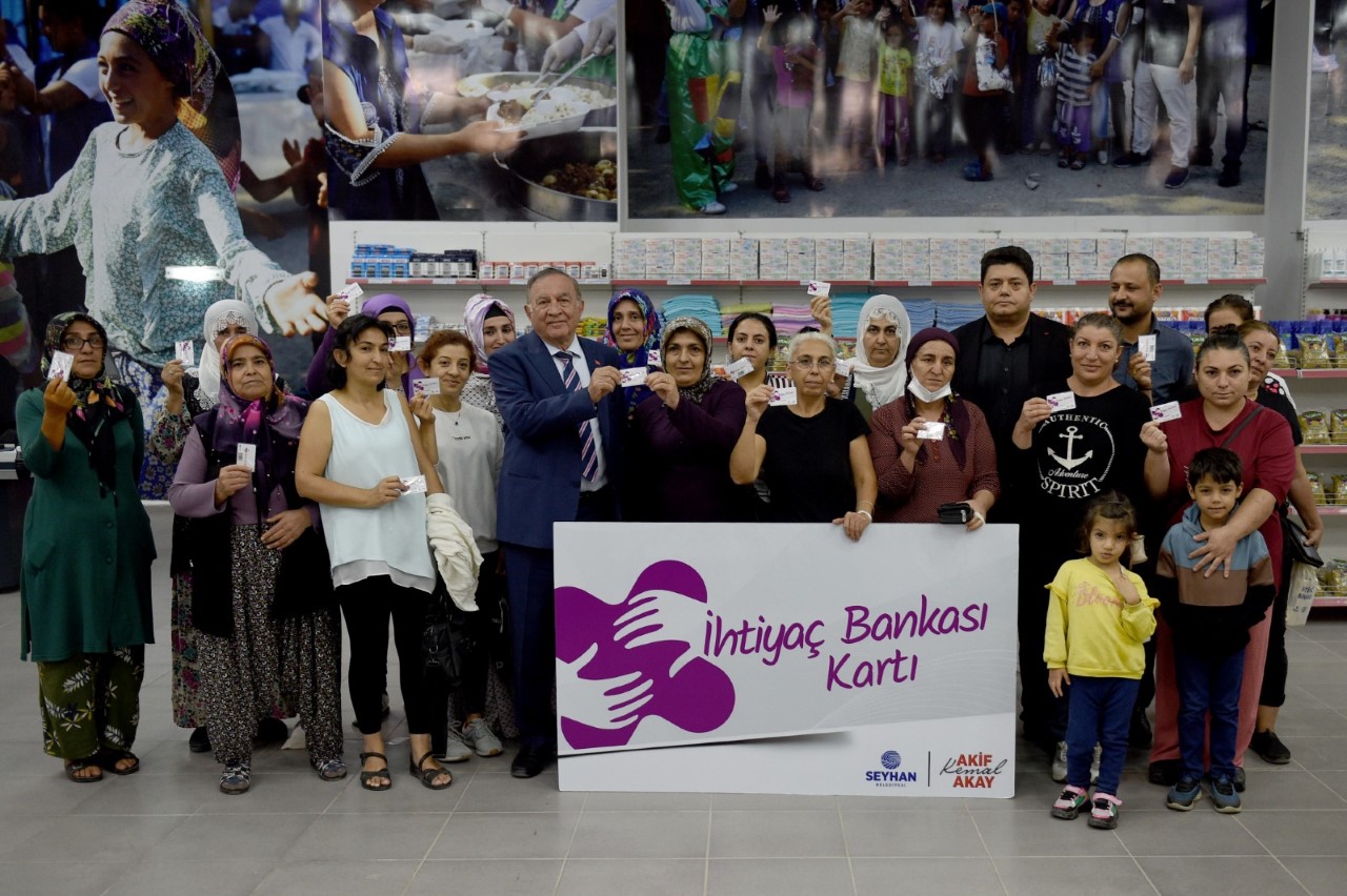 SEYHAN’DA İHTİYAÇ SAHİPLERİ İÇİN “İHTİYAÇ BANKASI” AÇILDI