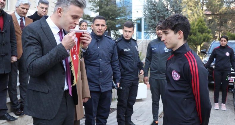 BAYRAK ADANA’YA GÖNDERİLDİ