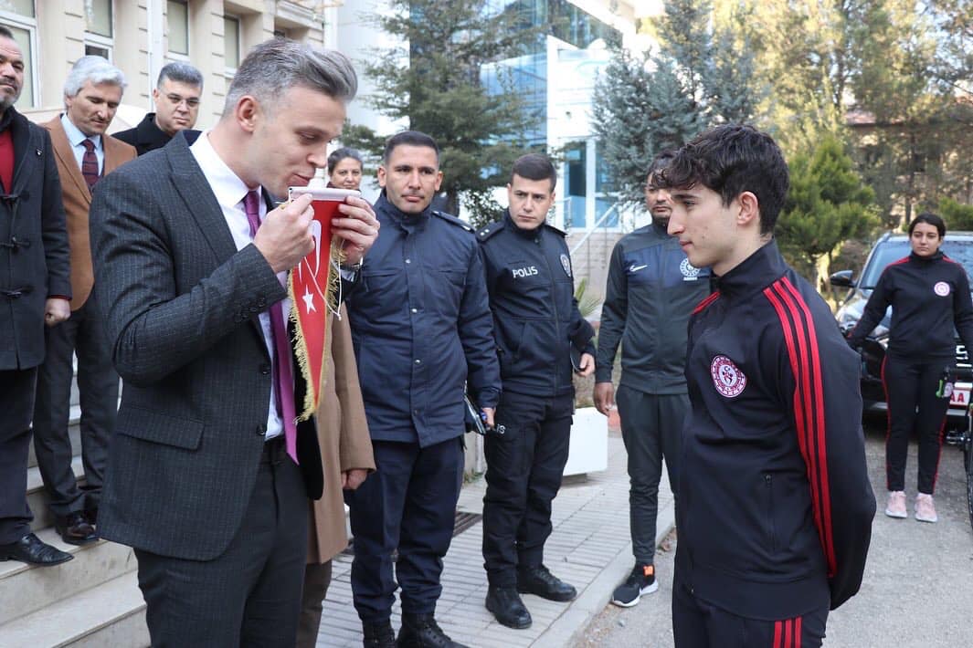 BAYRAK ADANA’YA GÖNDERİLDİ