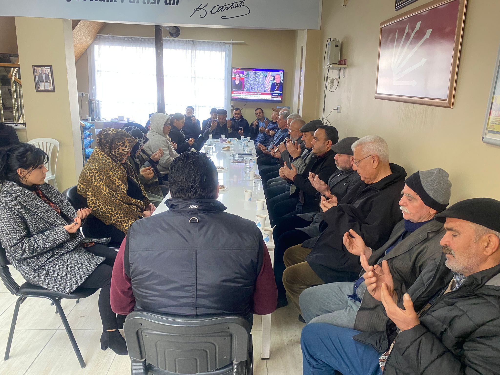 CHP POZANTI İLÇE ÖRGÜTÜ BAYKAL VE DEPREMZEDELER İÇİN KUR-AN OKUTTU.