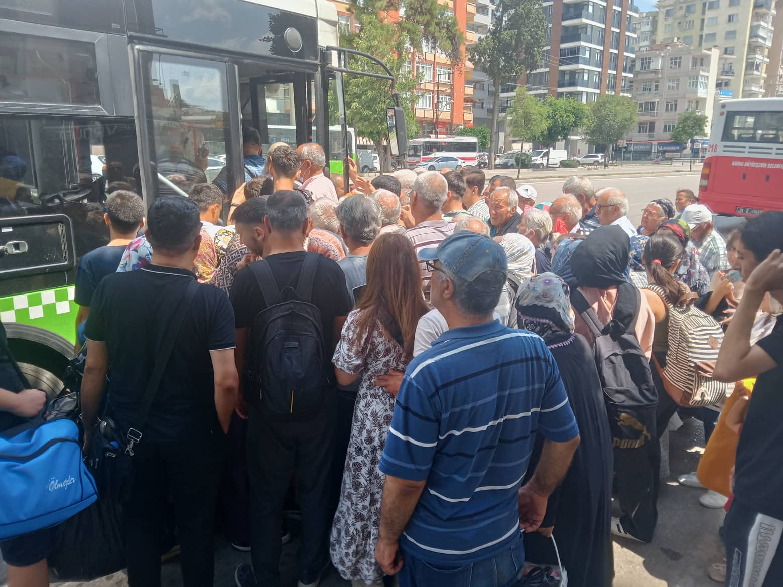Pozantı’lı  Otobüse  “HÜCÜMDA” İkinci Sırada