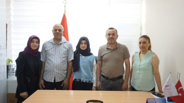 Sümeyye Ünsal’ın Başarısı Esnaf Odası Başkanı Tarafından Ödüllendirild