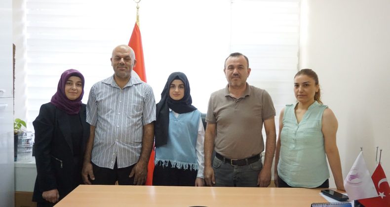 Sümeyye Ünsal’ın Başarısı Esnaf Odası Başkanı Tarafından Ödüllendirild