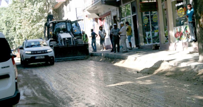 GECİKEN BORU HATTI DÖŞENMESİ ADANA BÜYÜKŞEHRİ YAKIYOR