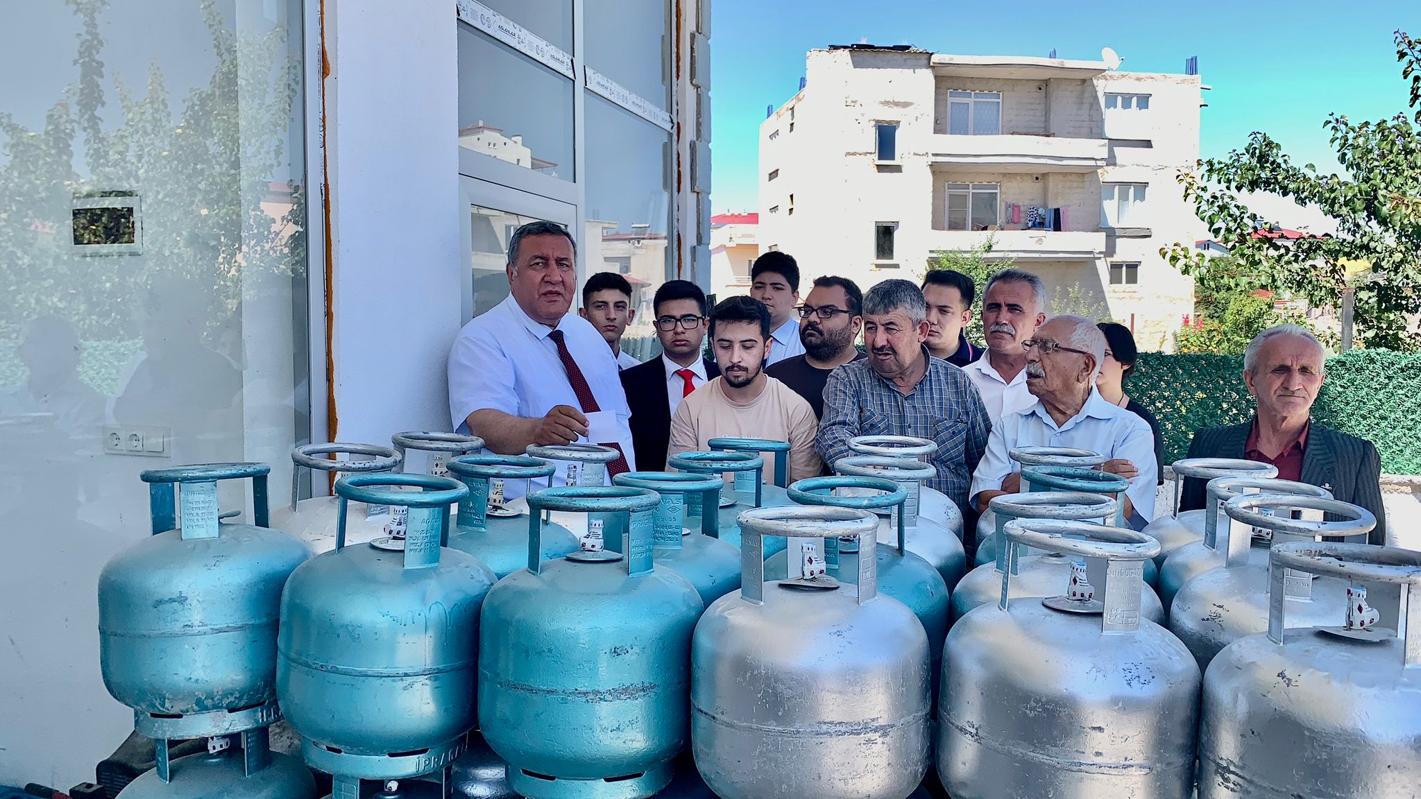 Gürer: “Aybaşında 350 lira olan  mutfak tüpü ay sonunda 450 liraya çıktı”