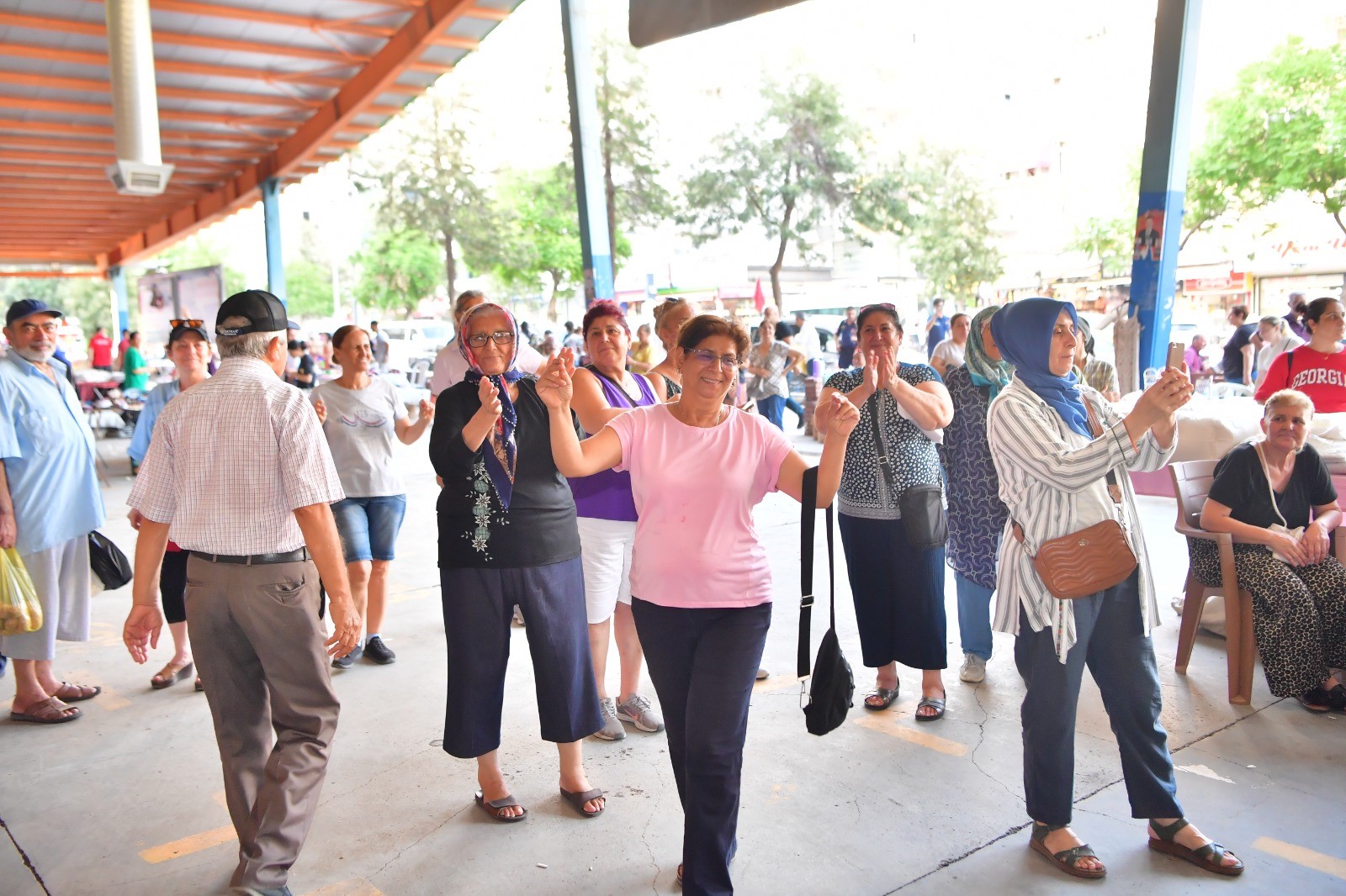 ÇUKUROVA’DA MUTLULUK GÜNLERİ BAŞLADI