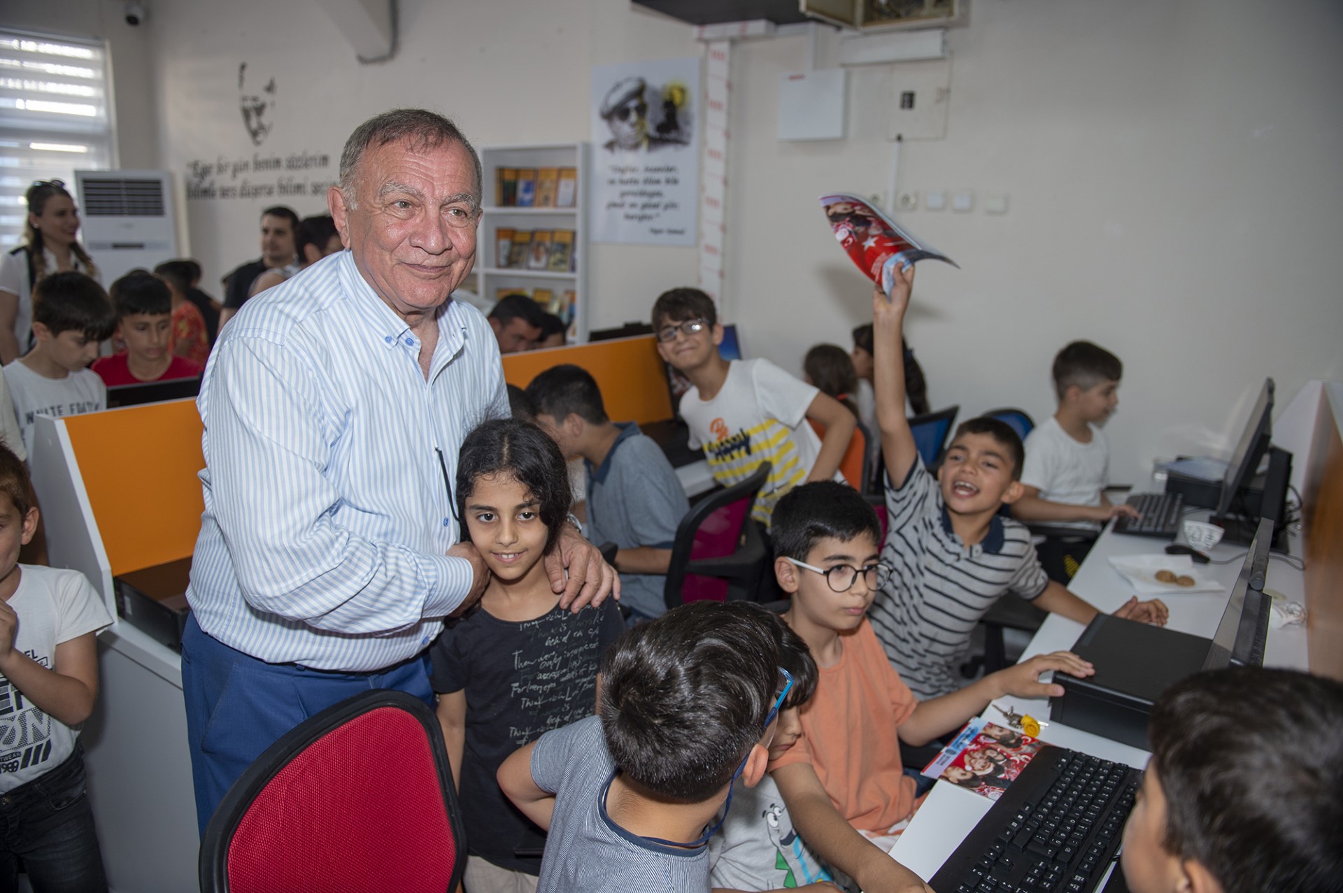 BAŞKAN AKAY  GURURLANIP MUTLU OLDU.