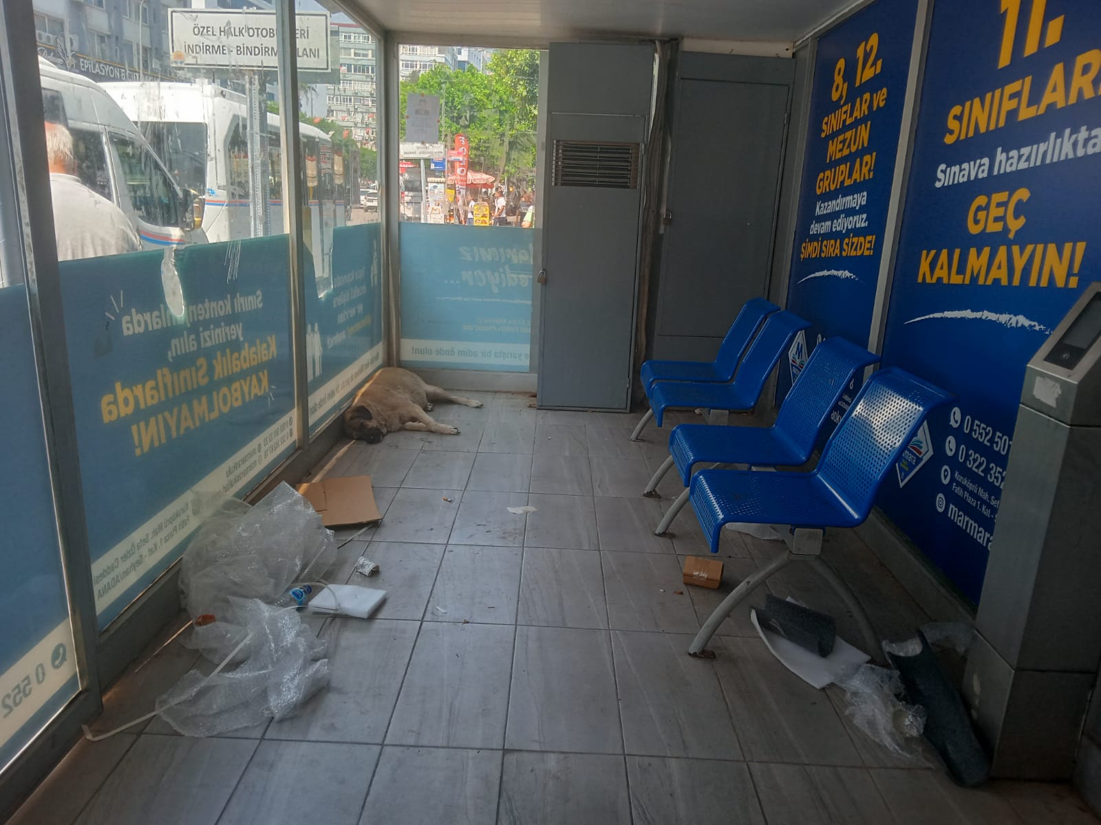 DÖRTYOL AĞZI OTOBÜS DURAĞI MEZBELELİK BİR HALDE.