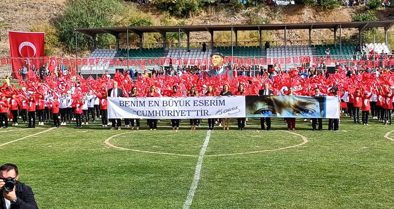 ATATÜRK VE CUMHURİYET COŞKUSU DAĞLARA TAŞLARA SIĞMADI