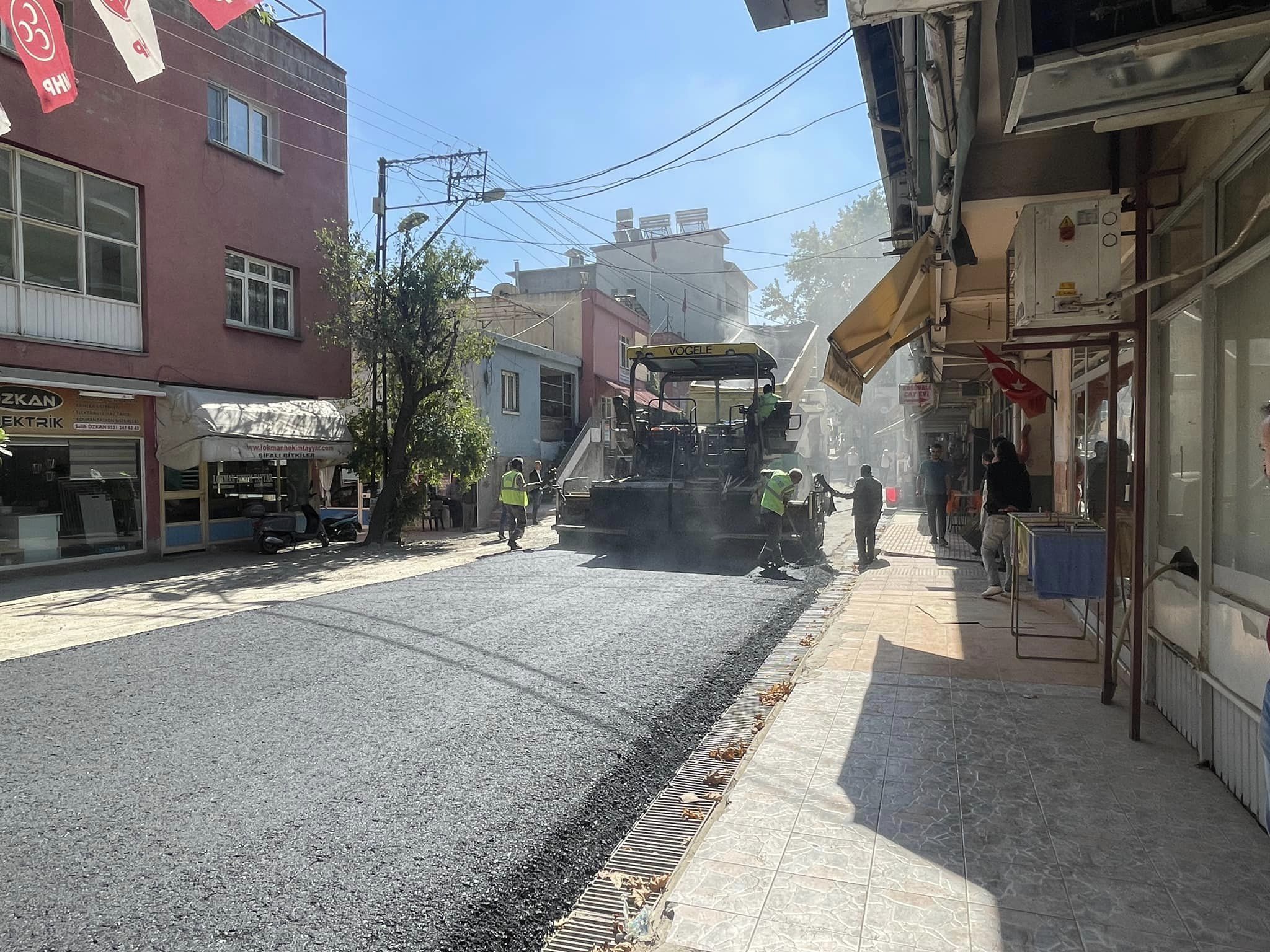 BÜYÜKŞEHİR BELEDİYESİ POZANTI’YA HİZMETE DOYMUYOR.
