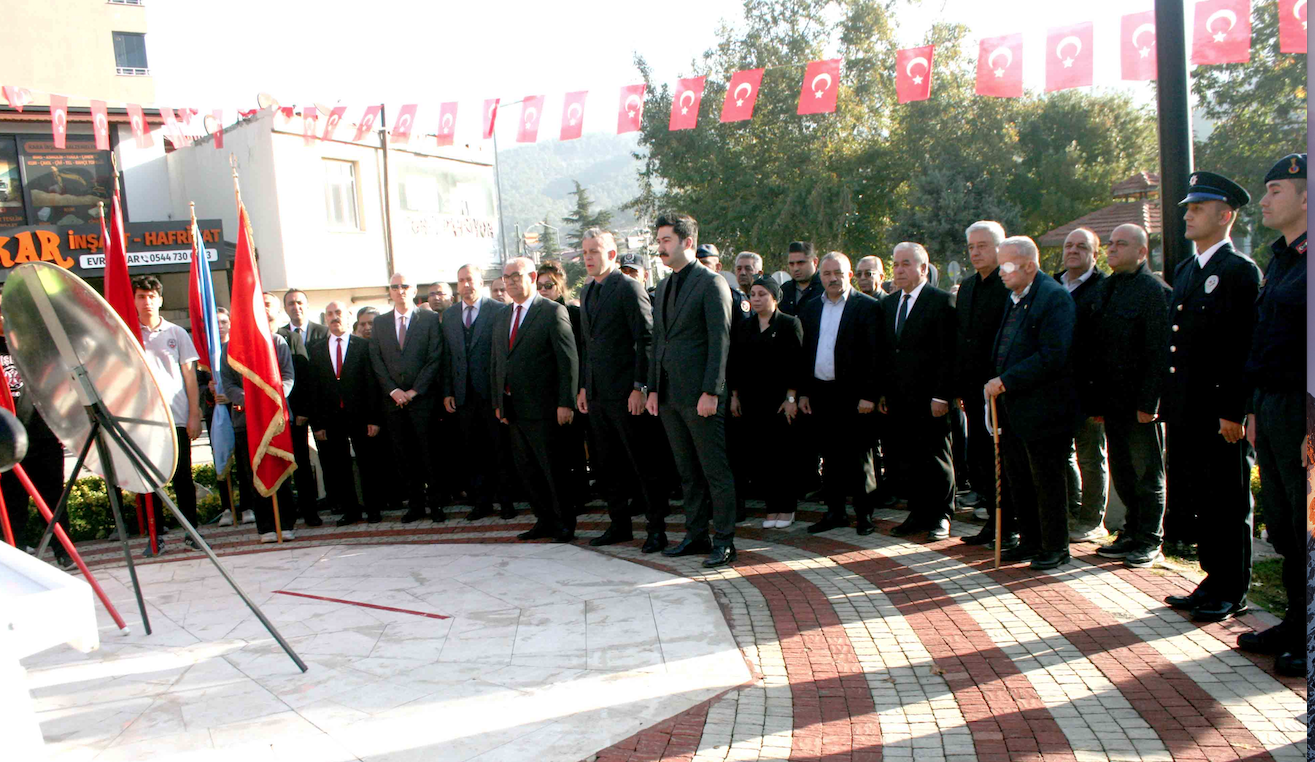 ÖLÜMSÜZLÜĞÜNÜN YIL DÖNÜMÜNÜ ULUSCA YAŞADIK
