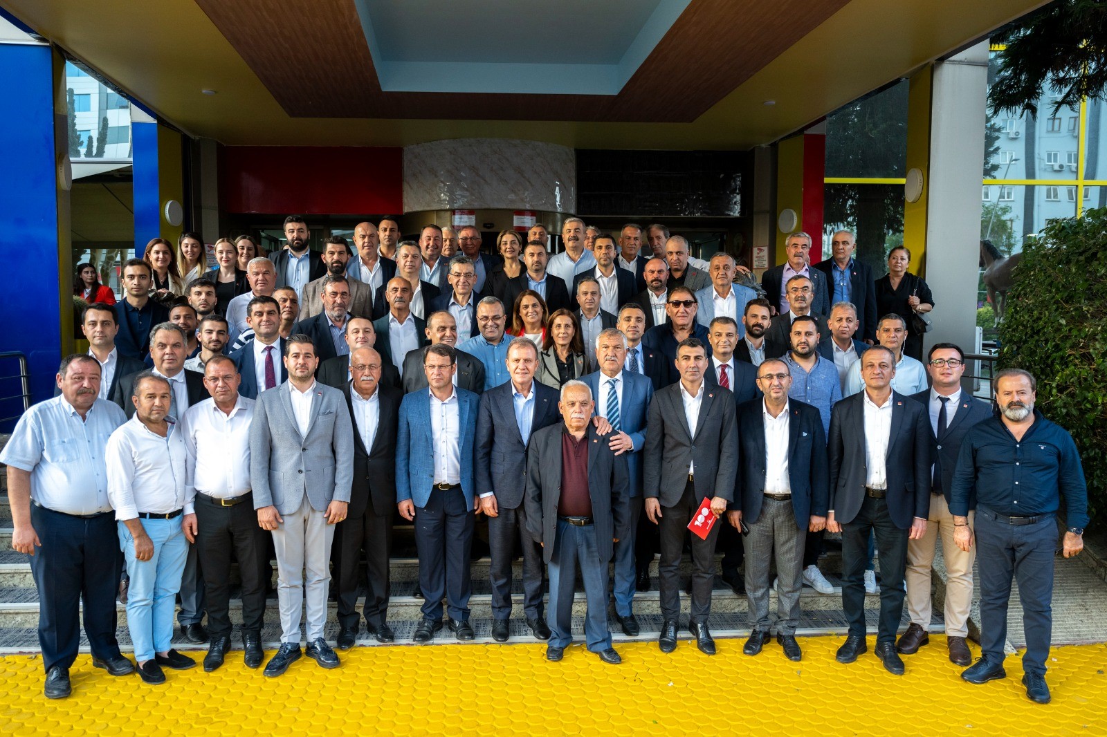 CHP’DE İKİ ADAYLI TARİHİ KURULTAY