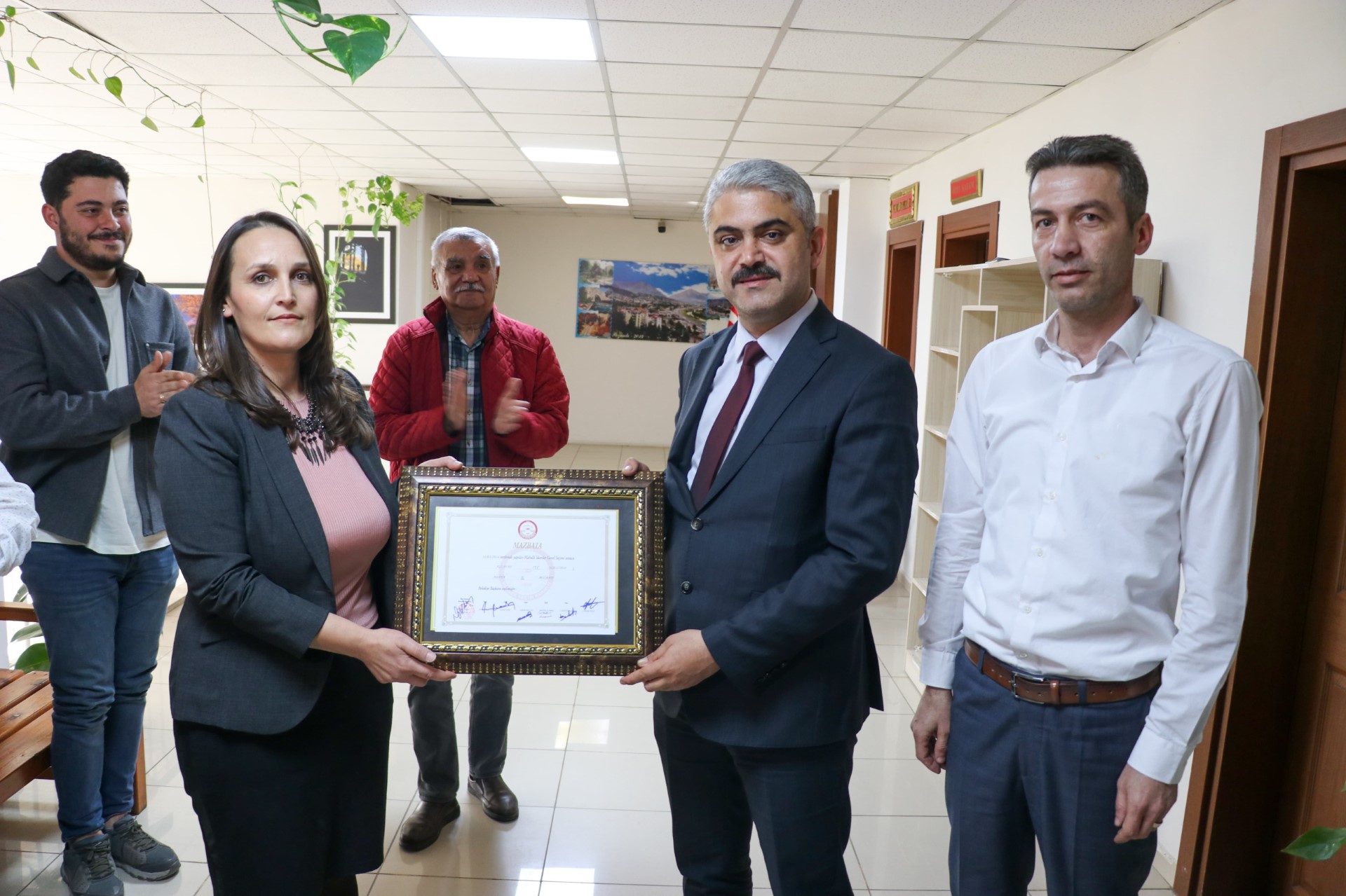 POZANTI BELEDİYE BAŞKANI ALİ AVAN MAZBATASINI ALDI