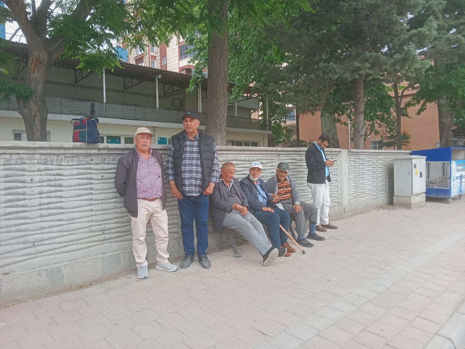 POZANTI’DA OTOBÜS DURAKLARI YETERSİZ…