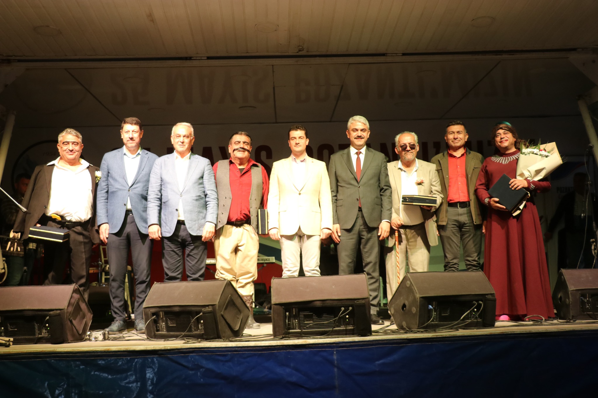 BELEDİYE TİYATROSU 25 MAYIS’DA POZANTI’LILARI KAHKAHAYA BOĞDU