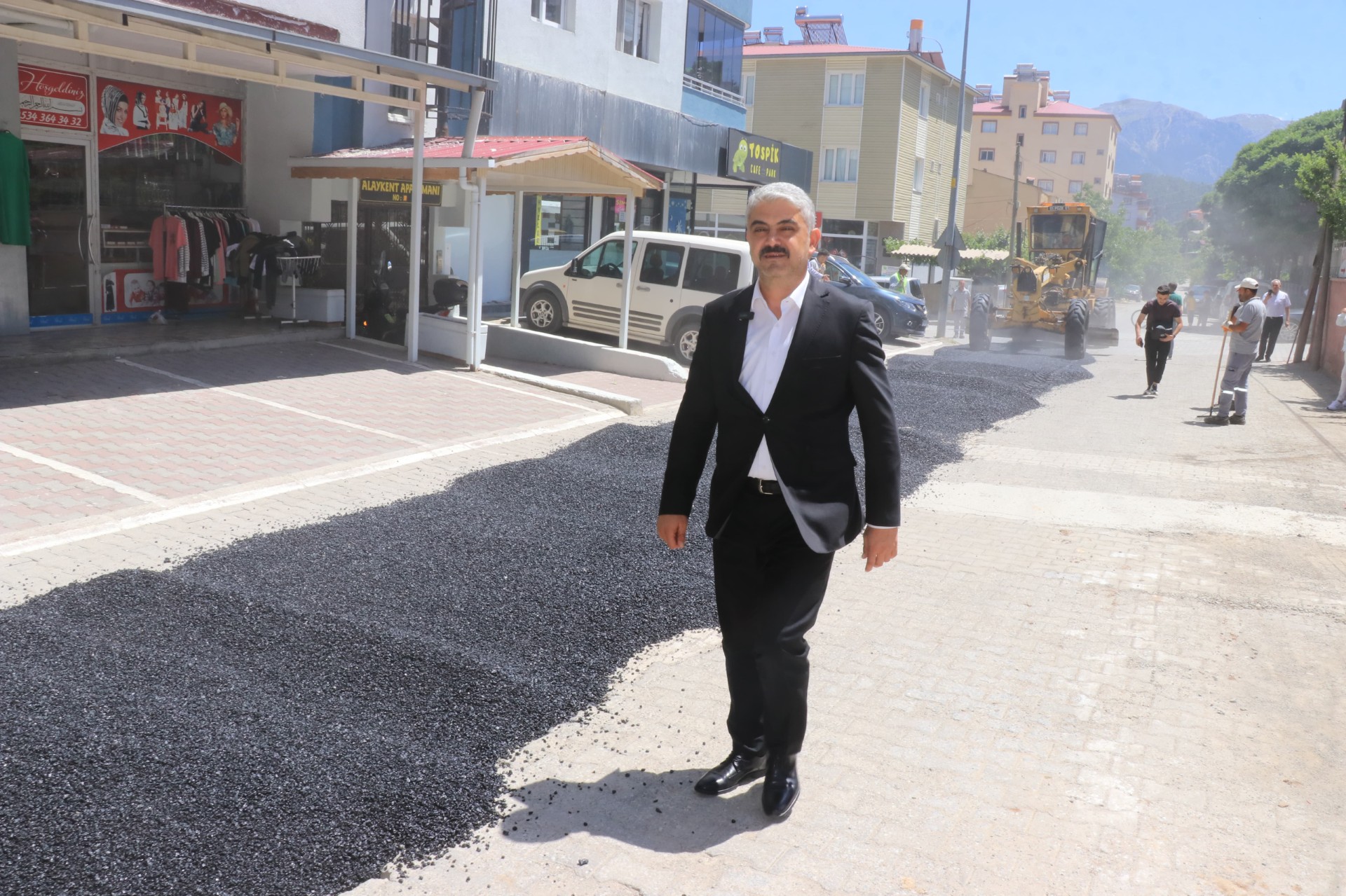 POZANTI’DA YOLLAR SİL BAŞTAN YAPILIYOR