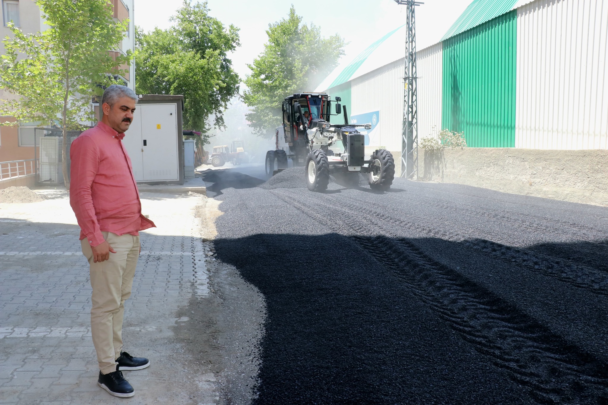 BELEDİYE BAŞKANI ALİ AVAN POZANTI’NIN  SOKAKLARINI “CINCIK” GİBİ YAPIYOR.