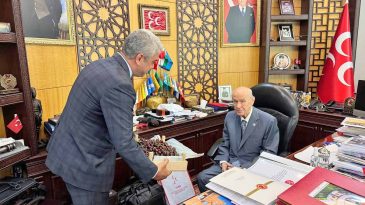 DEVLET BAHÇELİ POZANTI KİRAZ’INI ÇOK BEĞENDİ