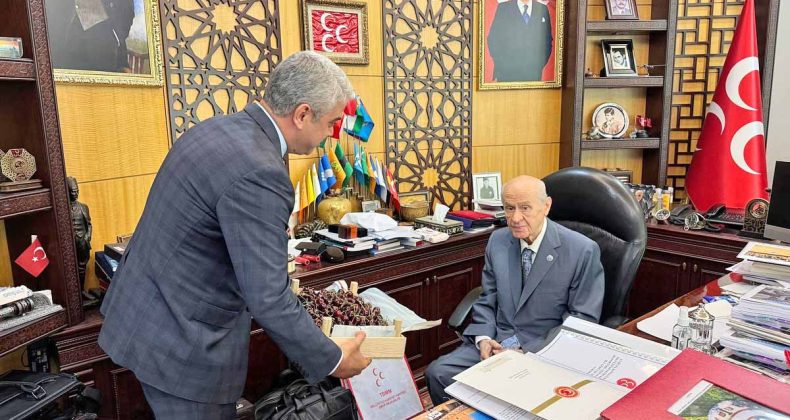 DEVLET BAHÇELİ POZANTI KİRAZ’INI ÇOK BEĞENDİ