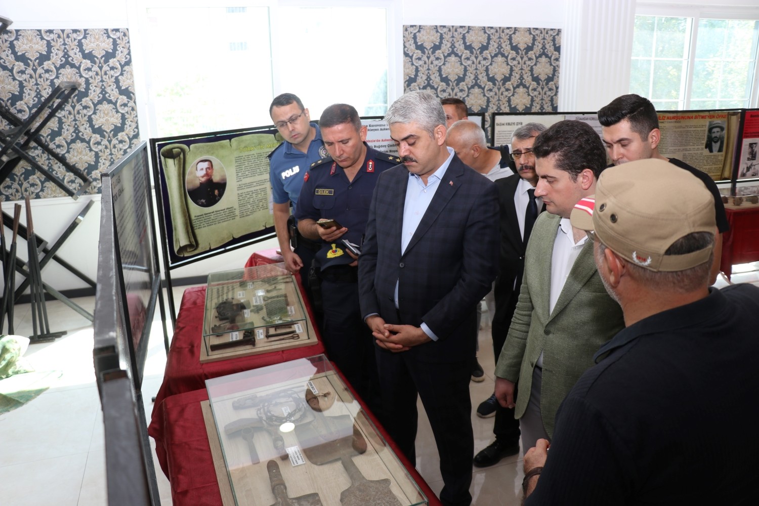 Pozantı’da “Gezici Çanakkale Müzesi Sergisi” Açıldı