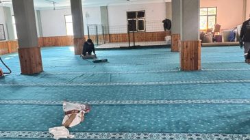 ADANA BÜYÜKŞEHİR MERKEZ CAMİİNİN HALILARINI YENİLEDİ