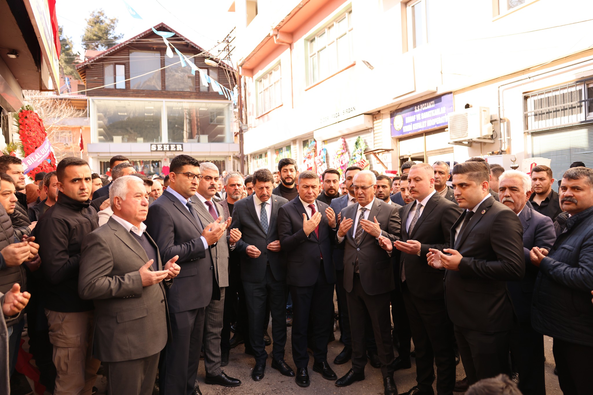 MHP VE ÜLKÜ OCAĞI POZANTI’DA “ULU ÇINARLAR” GİBİ KÖK SALIYOR