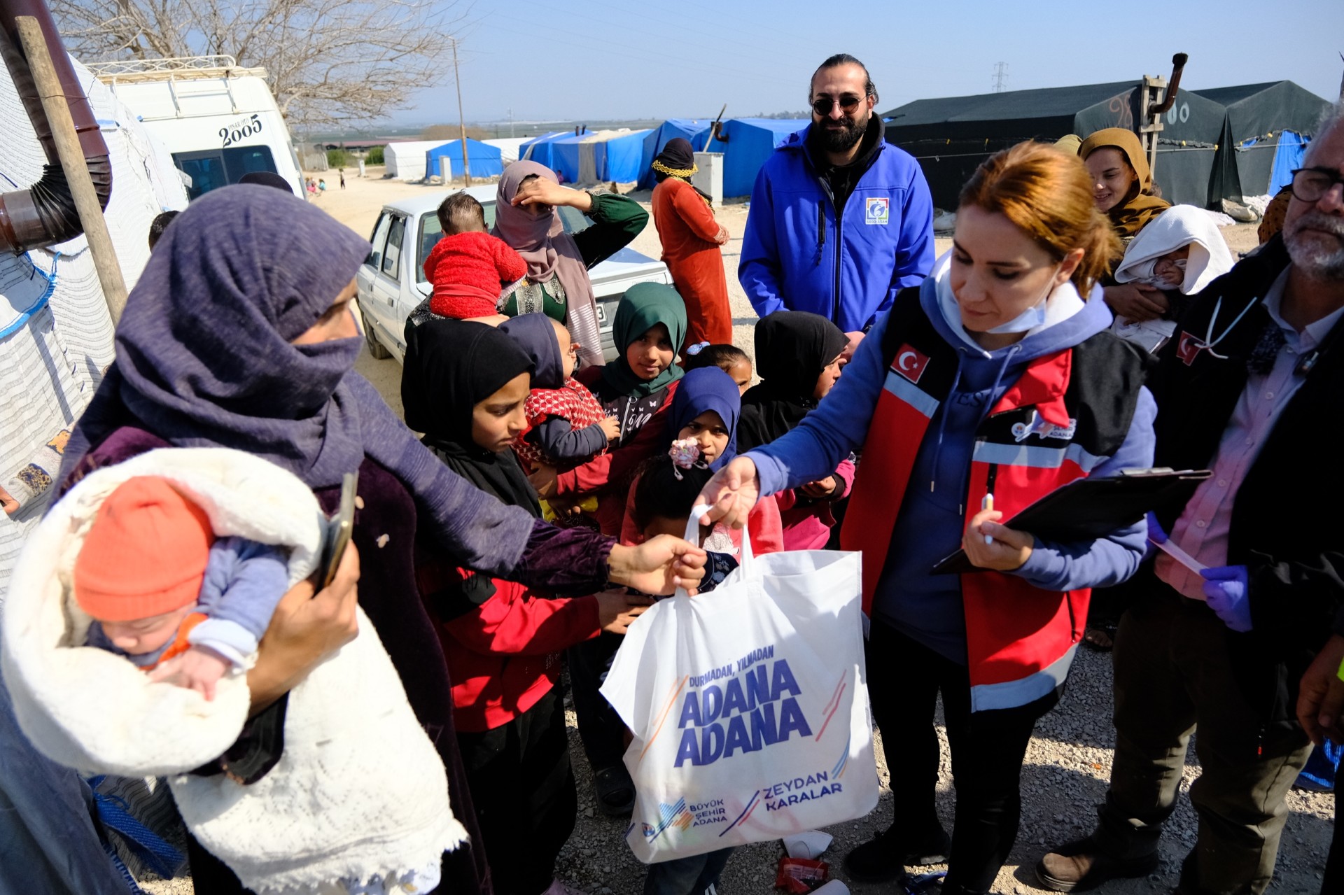 BÜYÜKŞEHİR TARIM İŞÇİLERİ VE GÖÇMENLERİN YANINDA