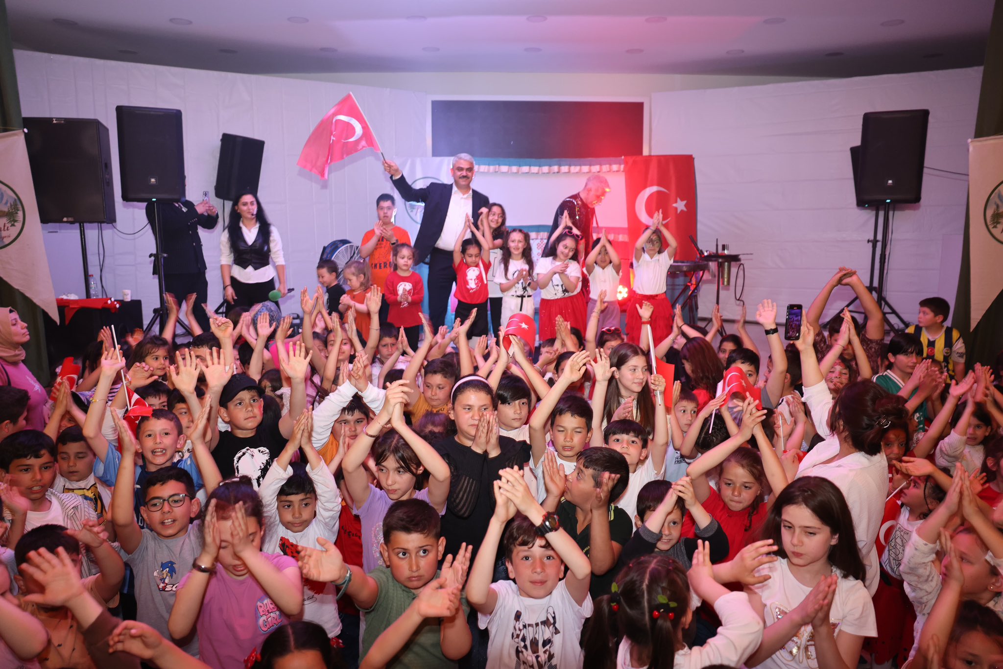 POZANTI BELEDİYESİ VE KÜLTÜR BAKANLIĞI ÇOCUKLARI COŞTURDU