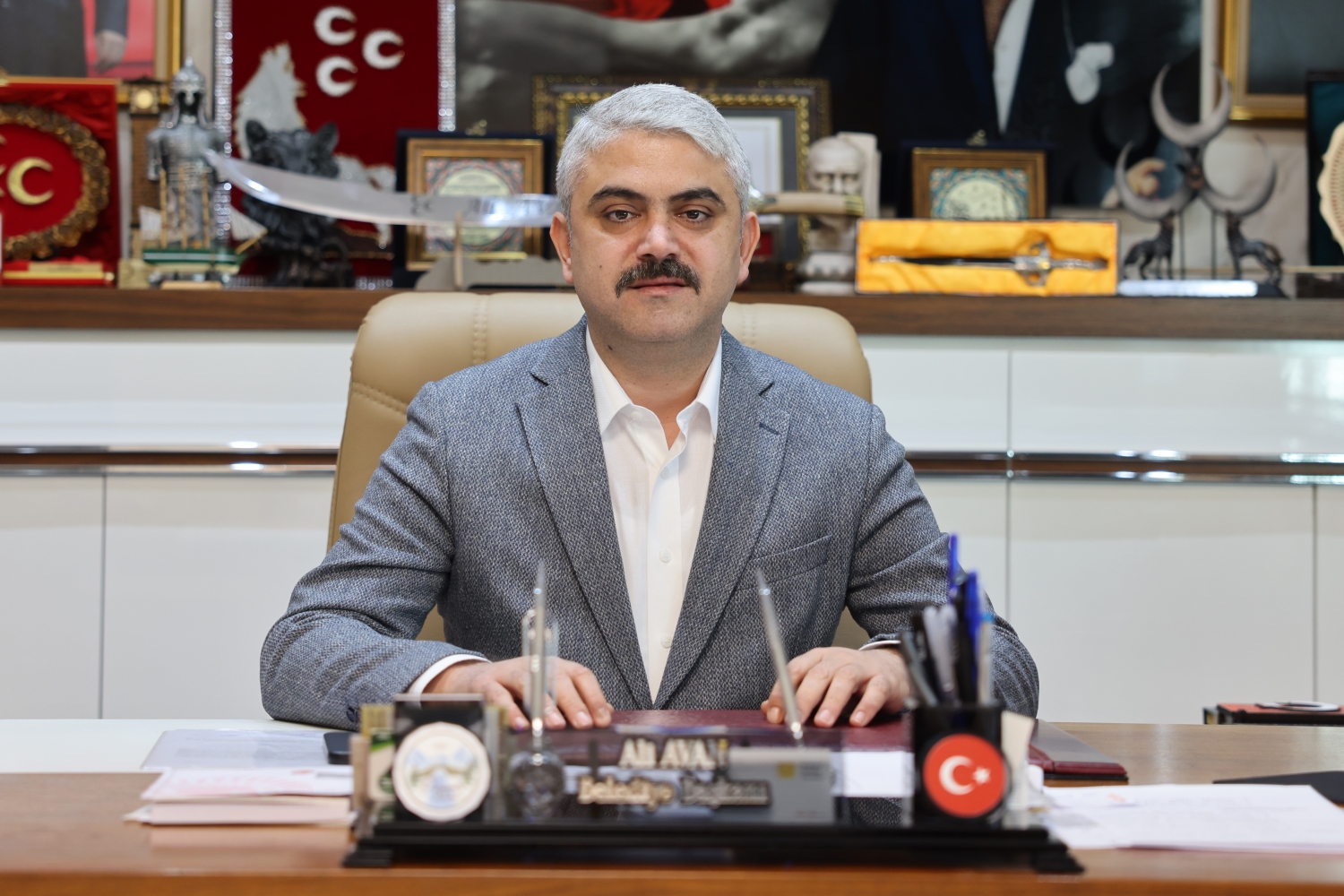 BAŞKAN AVAN’DAN ÖĞRENCİLERE KIYAFET VE KIRTASİYE DESTEĞİ