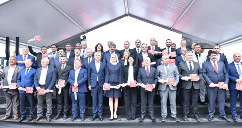 TBB’NİN HİBE ETTİĞİ 40 YENİ HİZMET ARACI BELEDİYELERE TESLİM EDİLDİ.