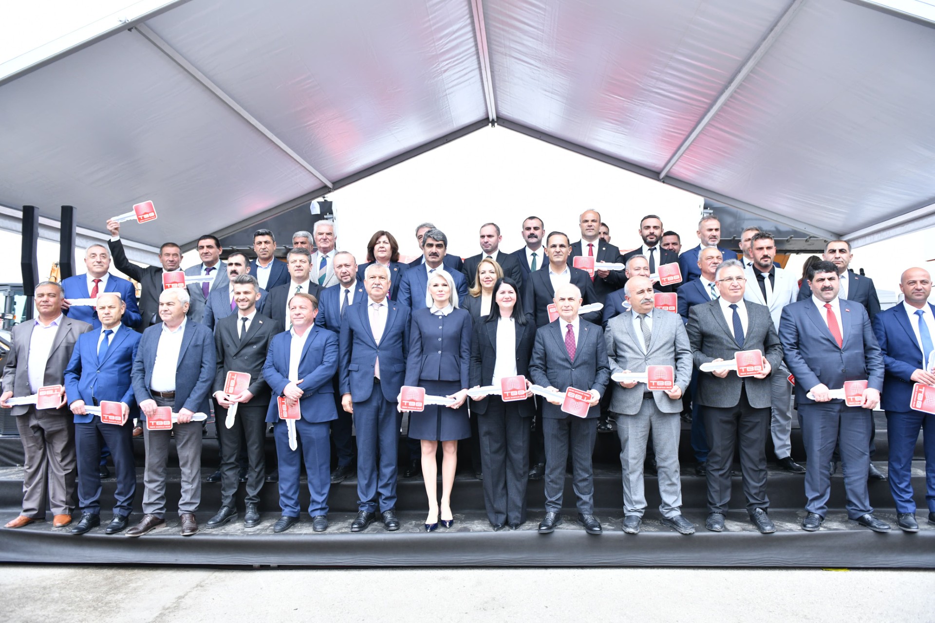 TBB’NİN HİBE ETTİĞİ 40 YENİ HİZMET ARACI  BELEDİYELERE TESLİM EDİLDİ.